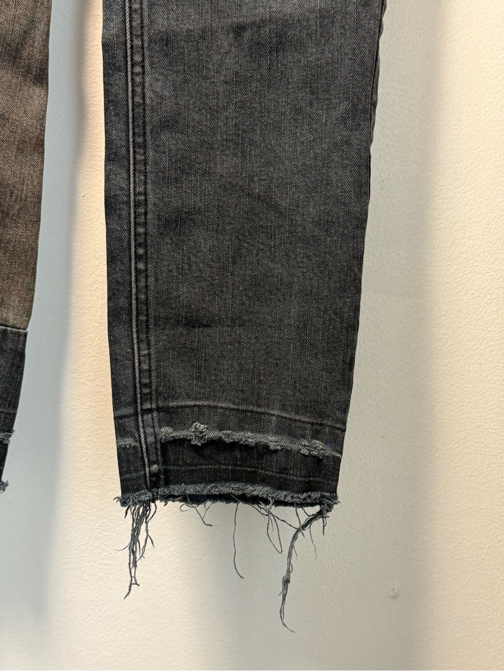 Free People Women's Skinny Jeans in Washed Black with Frayed Hem